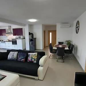 Bora Apartment Ližnjan